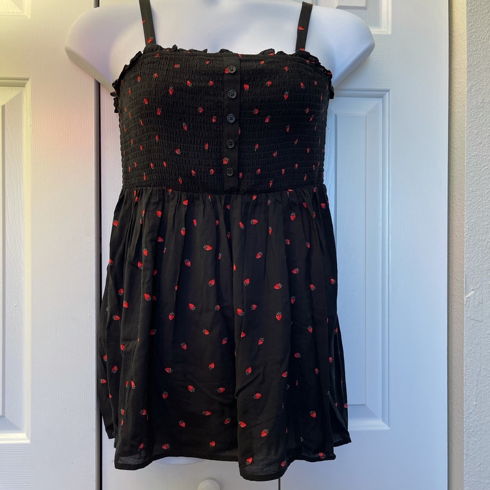 Adorable strawberry print Torrid tank top size 1